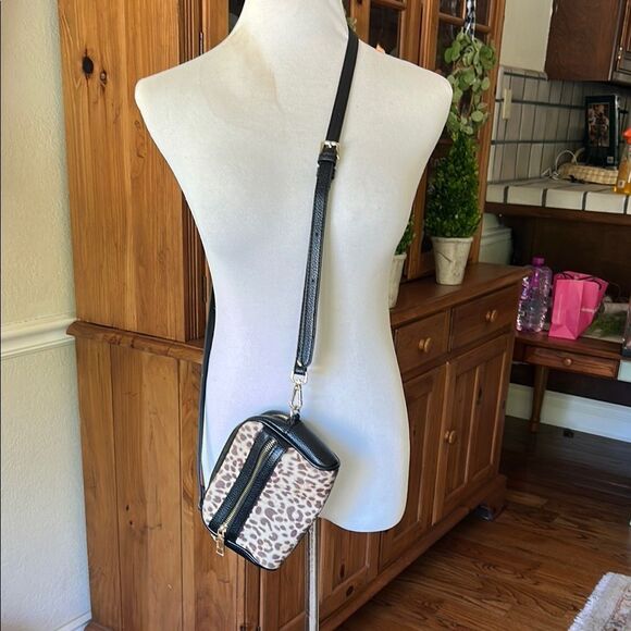 Steve Madden Leopard Print Small Crossbody Bag - Picture 1 of 13